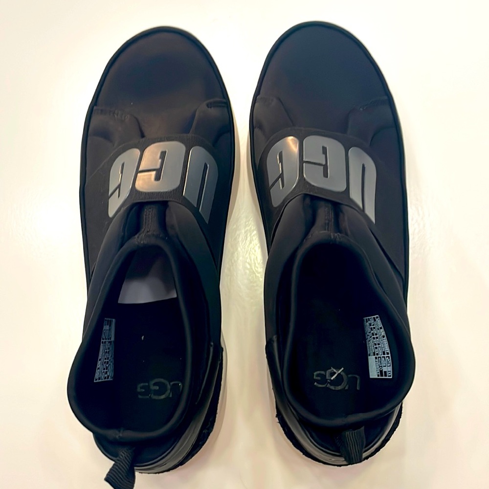 Uggs sneakers brand new